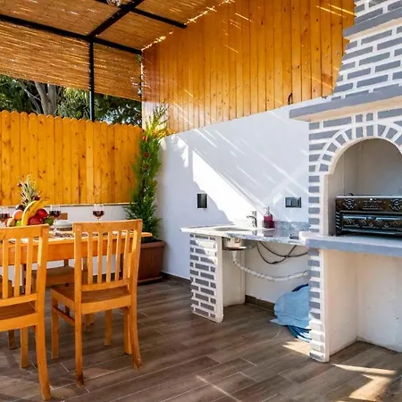 Villa Macra *
